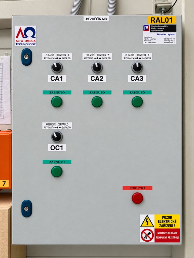 Rozvaděč RAL01 s přepínači CA1, CA2, CA3 a OC1 a světelnou signalizací chodu a poruchy