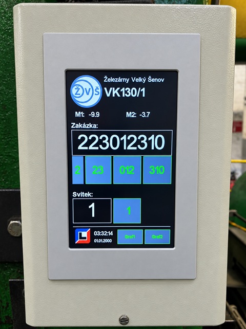 Operátorský panel stolice VK130/1 s hodnotami M1 a M2, číslem zakázky a číslem svitku